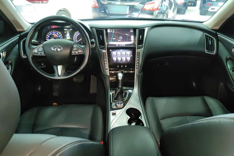 Used Infiniti Q50L 2016 2.0T Ambition Edition Center Console