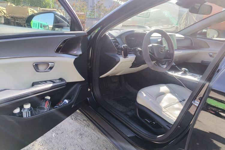 Used BYD e9 2021 Business Edition