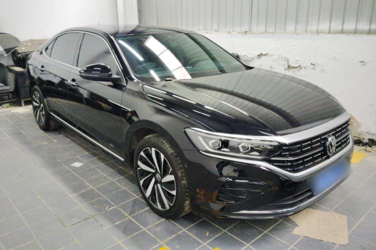 Used Volkswagen Passat 2024 380TSI Dragon Glory Edition Front Right 45 Deg