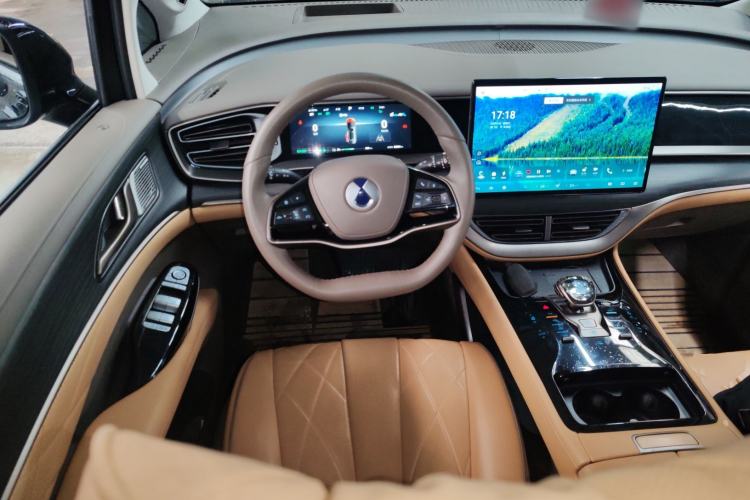 Used Denza D9 2024 EV 600 Four-Wheel-Drive Flagship Model
