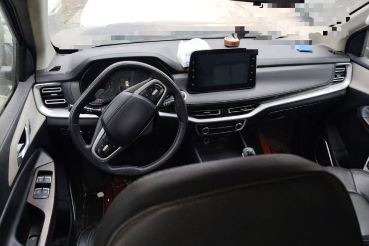 Used JMC Yuhu 7 2022 2.0T Manual Diesel 4x4 Comfort Version Standard Wheelbase Center Console