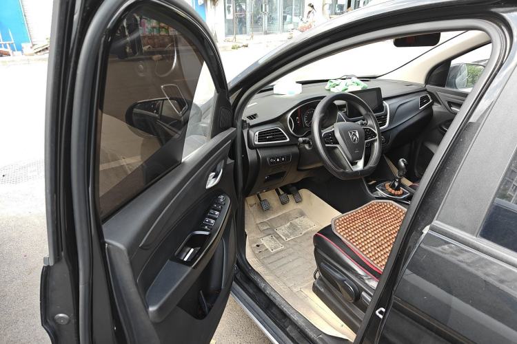 Used Baojun 730 2019 1.5L Manual Fashion Model 7-seater National V
