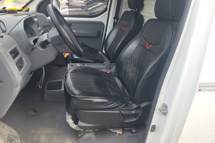 Used Wuling Yangguang 2024 300km Comfort Version with Sealed Windows 60kW
