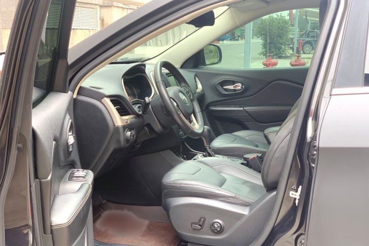 Used Jeep Cherokee 2016 2.4L Leading Edition Left Front Seat