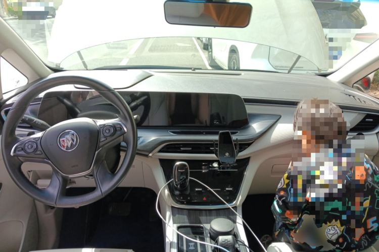 Used Buick GL8 2023 ES Lu Zun Deluxe and Yue Edition Center Console