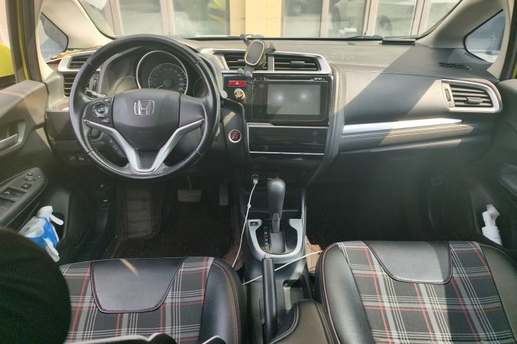 Used Honda Fit 2014 1.5L EXLI CVT Leading Model Center Console