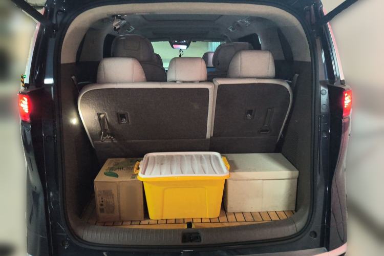 Used Denza D9 2022 DM-i 970 Four-Wheel Drive Flagship Model Trunk