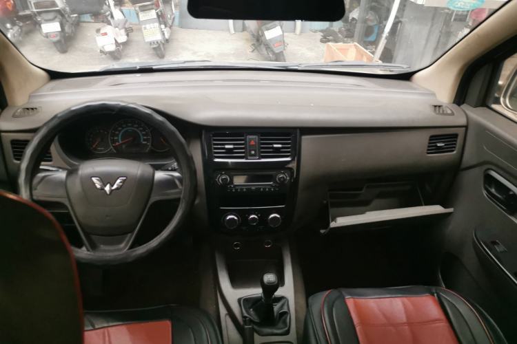 Used Wuling Rongguang V 2019 1.5L Standard Version China VI LAR Center Console