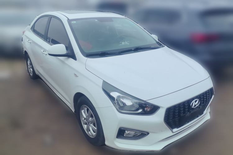 Used Hyundai Verna (older generation) 2017 1.4L Manual Colorful Skyroof Version China V Standard Front Right 45 Deg