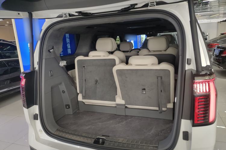 Used Zeekr 009 2024 Six-Seat Executive Version 4WD 108 kWh Trunk