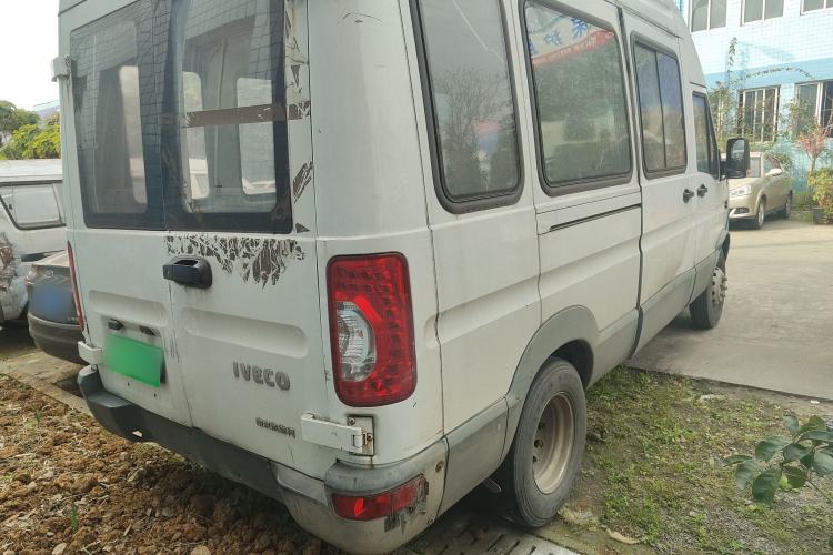 Used Iveco Power Daily 2017 2.5T Deluxe A37 High-Roof 6-7 Seater Bus 47Z5 Rear Right 45 Deg