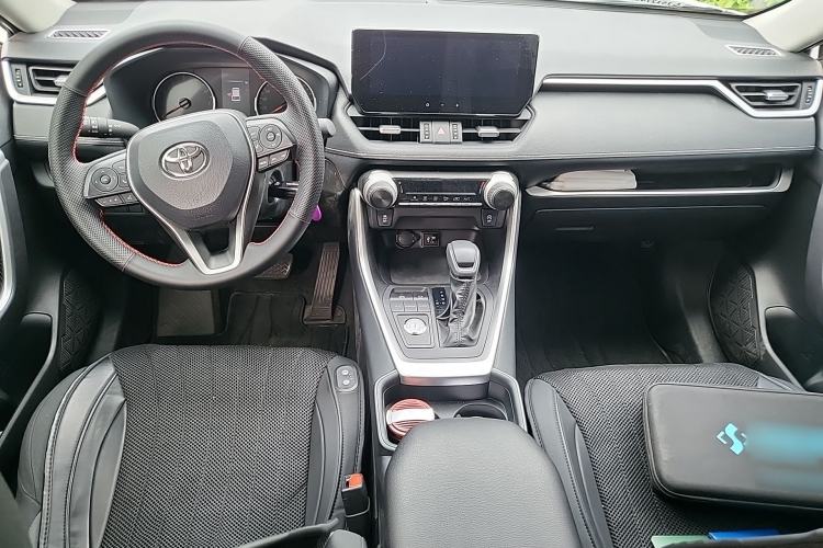 Used Toyota Wildlander 2024 2.0L CVT Two-Wheel Drive Leading Edition Center Console