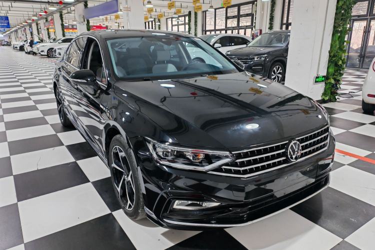 Used Volkswagen Magotan 2024 2 Million Units Zhongxiang Version 330TSI DSG Luxury Edition Exterior 2