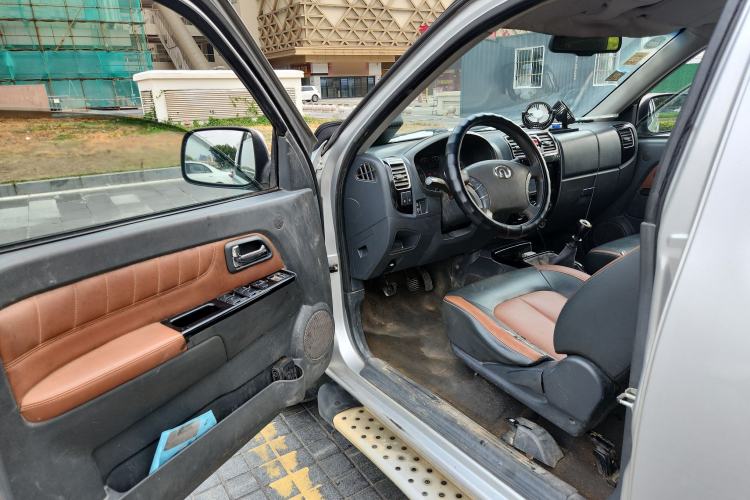 Used Great Wall Wingle 5 2013 2.0T European Version Two-Wheel Drive Elite Edition 6MT Big Double Cab GW4D20B
