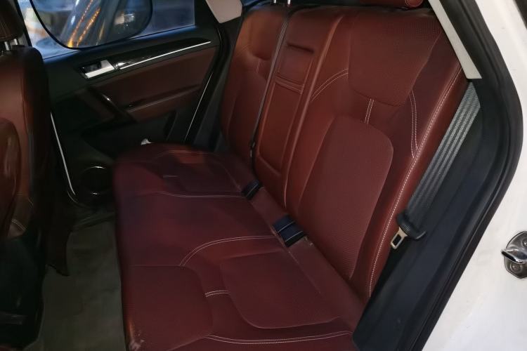 Used Zotye T600 2015 2.0T DCT Prestige Edition Left Rear Seat