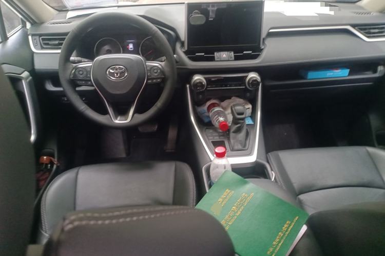 Used Toyota Wildlander 2020 2.0L CVT 4x4 Luxury Edition Center Console