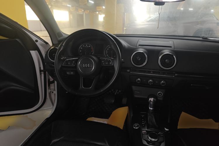 Used Audi A3 2020 Limousine 35 TFSI Fashion Edition China VI Emission Standard Steering Wheel