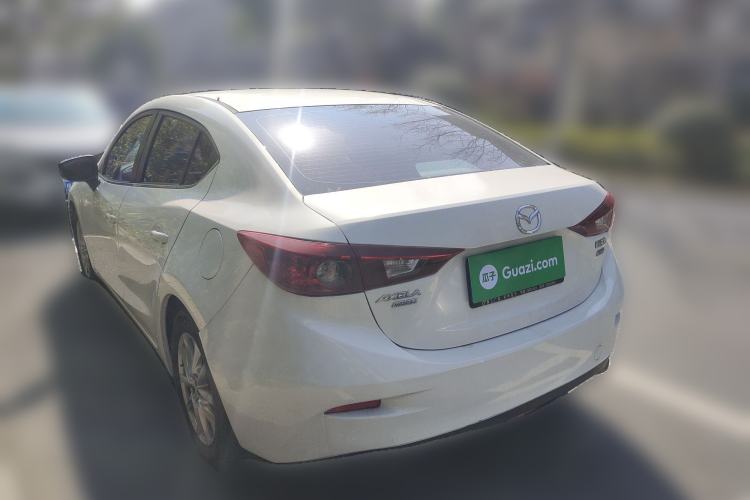 Used Mazda 3 Axela 2016 Sedan 1.5L Automatic Comfort Model