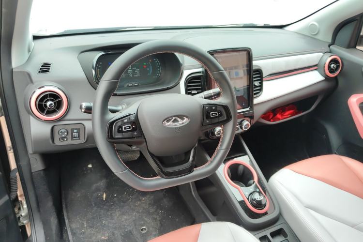 Used Chery Little Ant 2022 Sweet Pink Edition Half-Sugar Version Lithium Iron Phosphate 29.2 kWh 30 kW 301 km