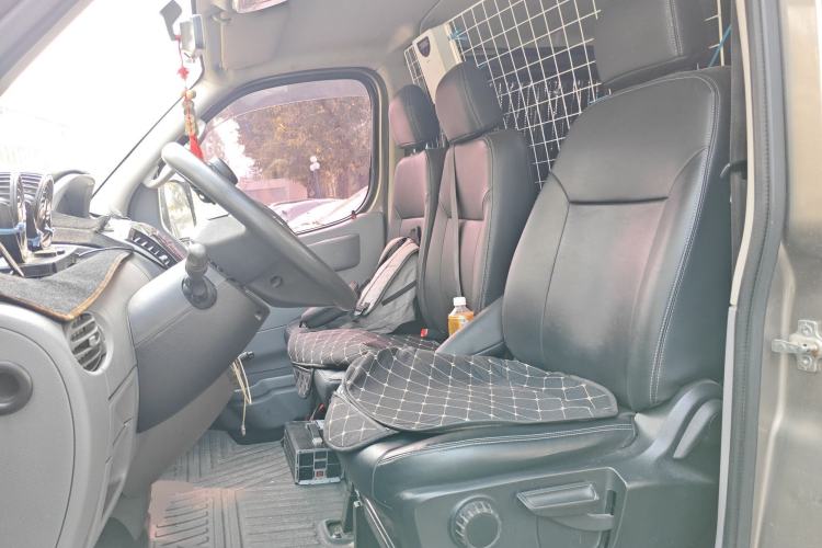 Used SAIC MAXUS Xintu V80 2018 2.5T AMT Aoyuntong Short Wheelbase Ultra-Low Roof 5-6 Seater
