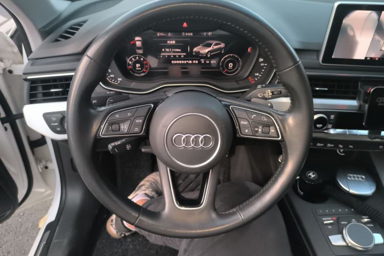 Used Audi A4L 2019 40 TFSI Fashion Version China V