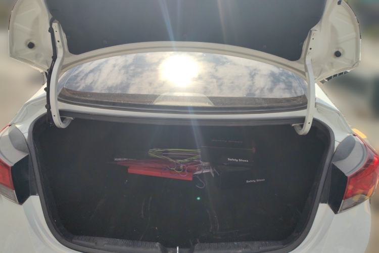 Used Hyundai Elantra (5th Generation / Langdong) 2016 1.6L Automatic Smart Version