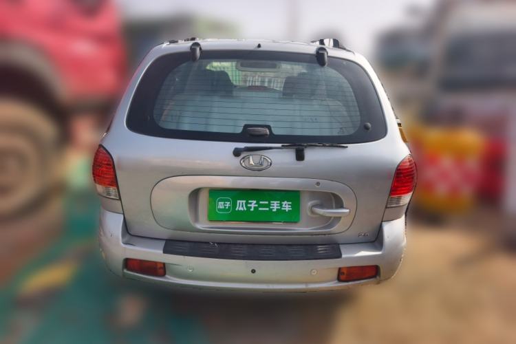 Used Huatai Santa Fe Classic 2012 2.0L Gasoline Manual Two-Wheel Drive with Sunroof Rear