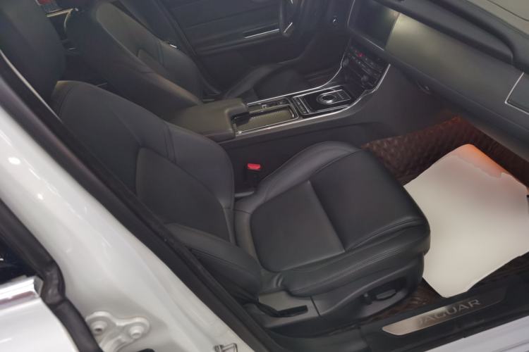 Used Jaguar XFL 2019 XFL 2.0T 200PS Two-Wheel-Drive Luxury Edition Right Front Seat