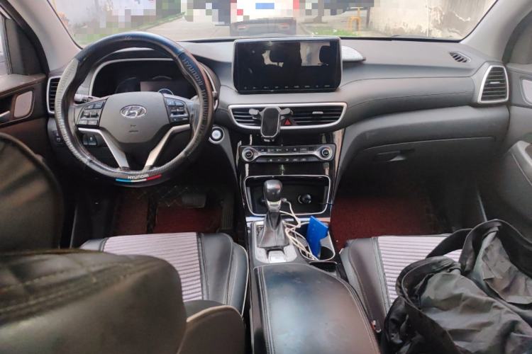 Used Hyundai Tucson 2019 280TGDi Dual-Clutch Two-Wheel Drive Fashion Edition China V Standard Center Console