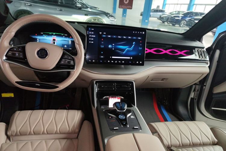 Used BYD Tang New Energy 2024 DM-p Champion Edition 215 km All-Wheel-Drive Flagship Model Center Console