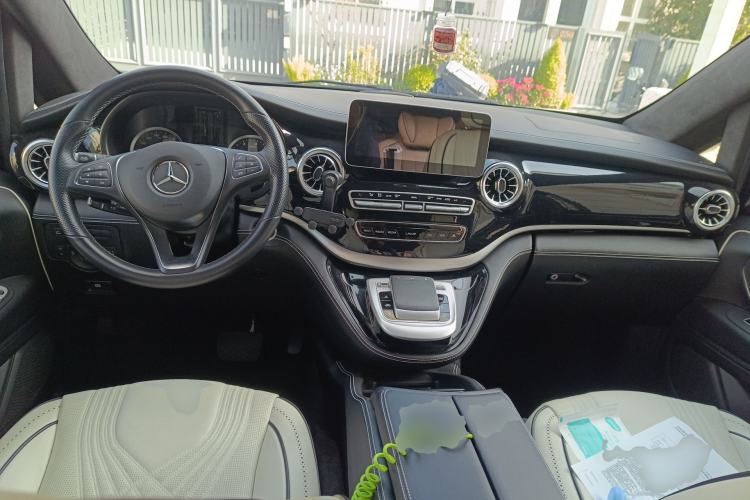 Used Mercedes-Benz Vito 2021 2.0T Business Version 7 Seats Center Console