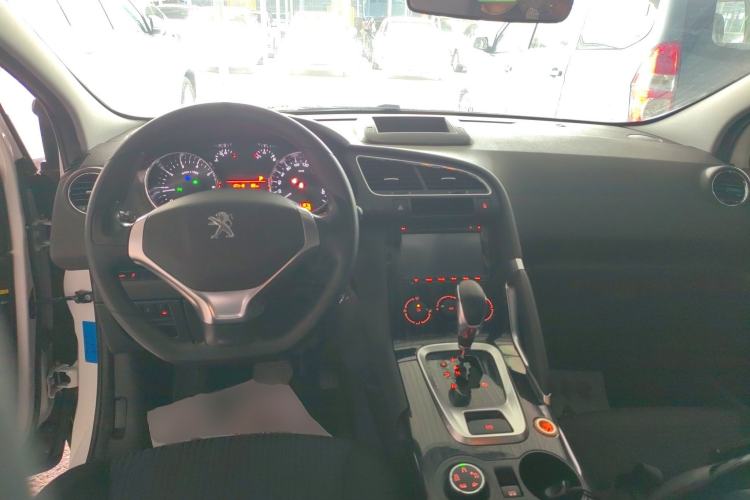 Used Peugeot 3008 2015 1.6THP Automatic Classic Edition Center Console