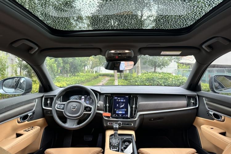 Used Volvo V90 2017 Cross Country T5 AWD Smart Range Edition
