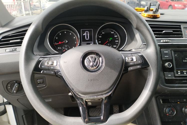 Used Volkswagen Tiguan L 2019 330TSI Automatic Two-Wheel Drive Luxury Edition China V Standard Steering Wheel