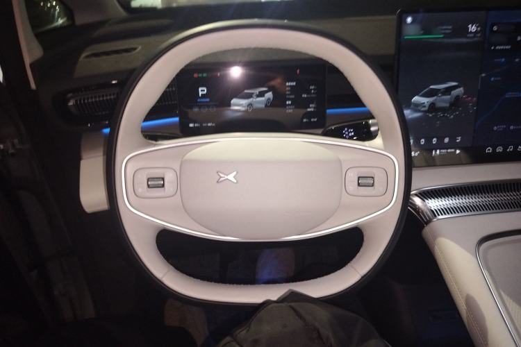 Used XPeng X9 2024 702 Ultra-Long Range Pro Steering Wheel