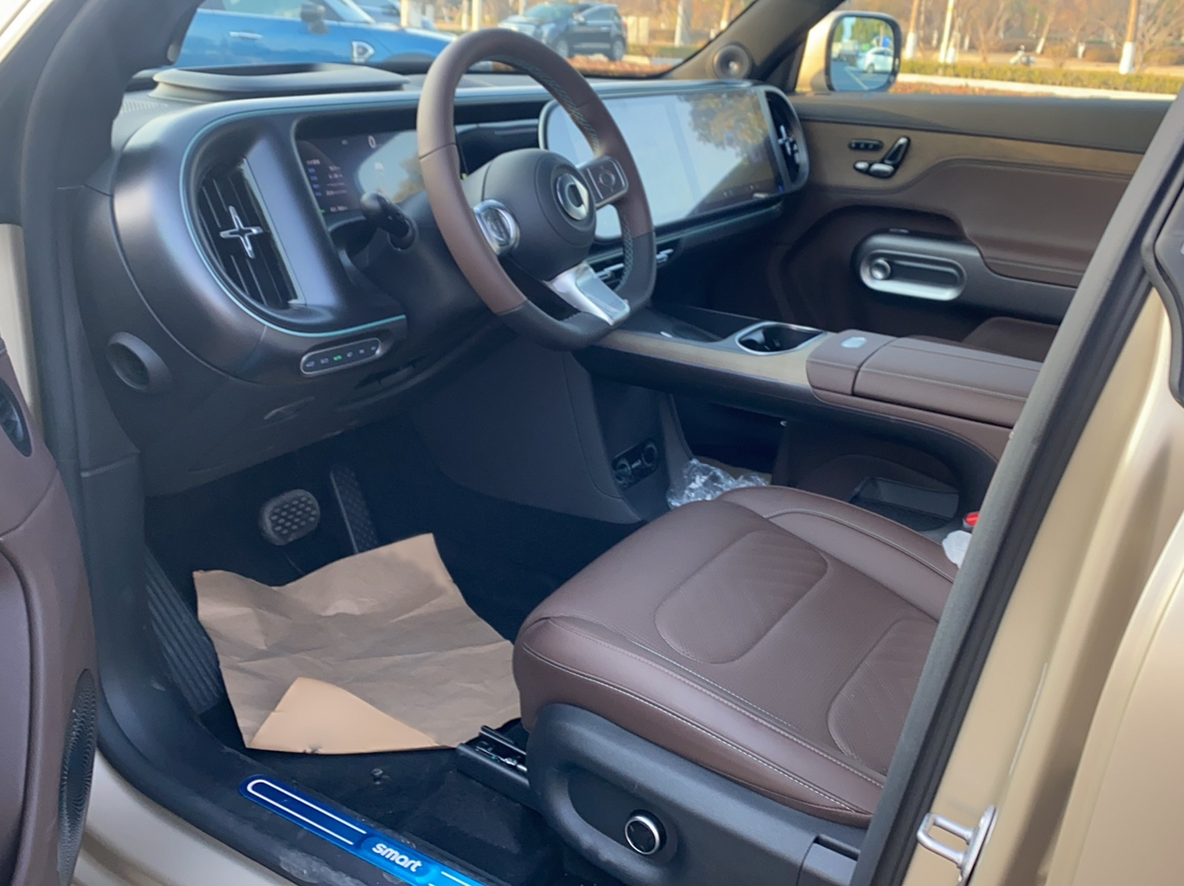 المقاعد الأمامية داخل السيارة