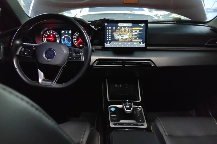 Used BYD Qin New Energy 2019 High-Range Deluxe Model Center Console