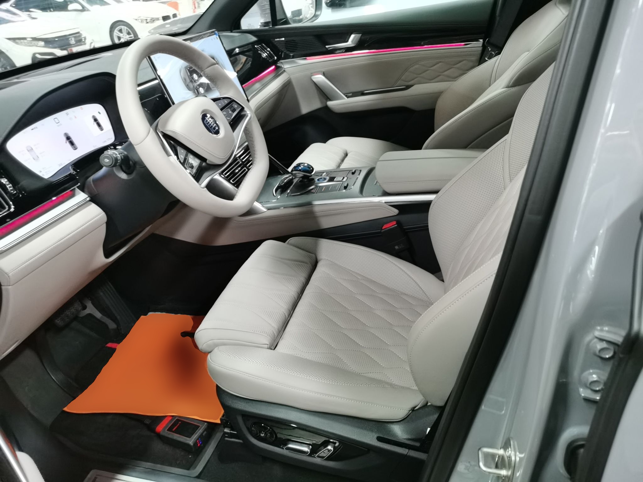 المقاعد الأمامية داخل السيارة