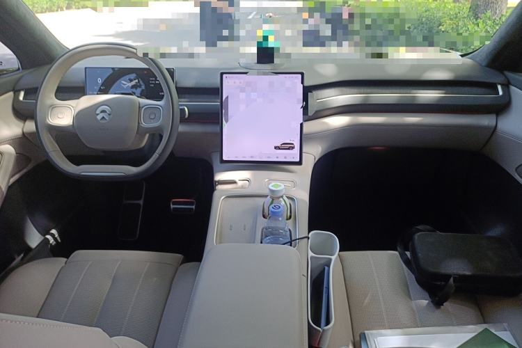 Used Nio ES8 2024 75 kWh Center Console