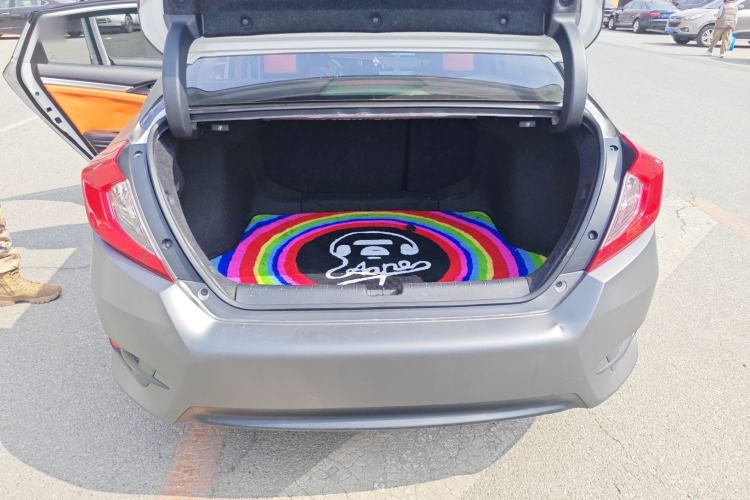 Used Honda Civic 2016 220TURBO CVT Luxury Edition Interior 3