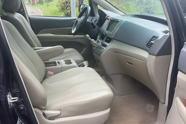 Used BYD M6 2013 2.4L Manual Luxury Model
