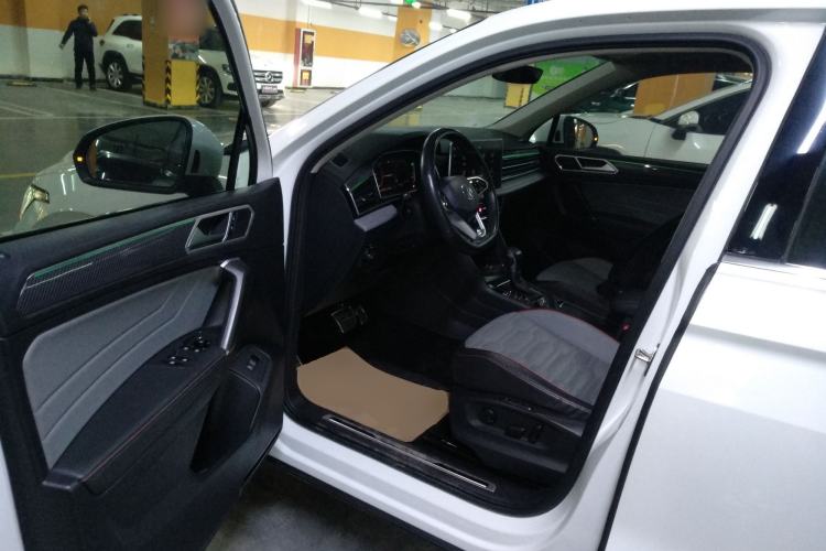 Used Volkswagen Tiguan L 2023 Facelift 380TSI Automatic All-Wheel Drive R-Line Flagship 7-Seater