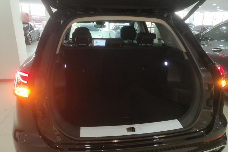 Used Hongqi HS5 2025 2.0T Two-Wheel Drive 600 000-Vehicle Commemorative Edition Trunk