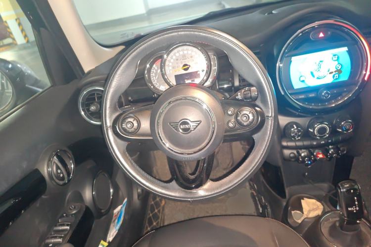 Used MINI 2018 1.5T ONE PLUS Five-Door Edition Steering Wheel