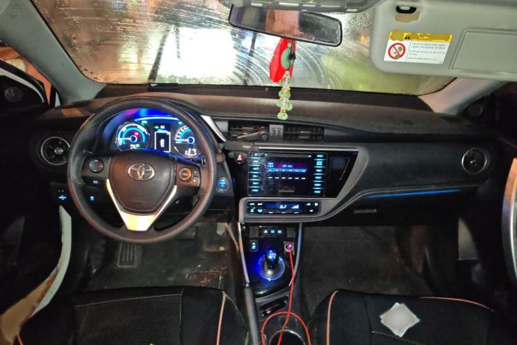 Used Toyota Corolla 2017 Revised Dual-Engine 1.8L E-CVT Leading Edition Interior 2