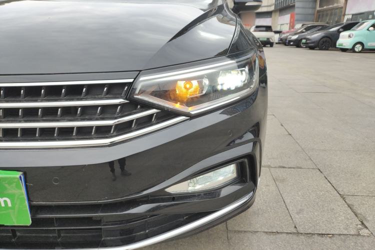 Used Volkswagen Magotan 2023 2 Million Units Limited Edition 330TSI DSG Leading Version