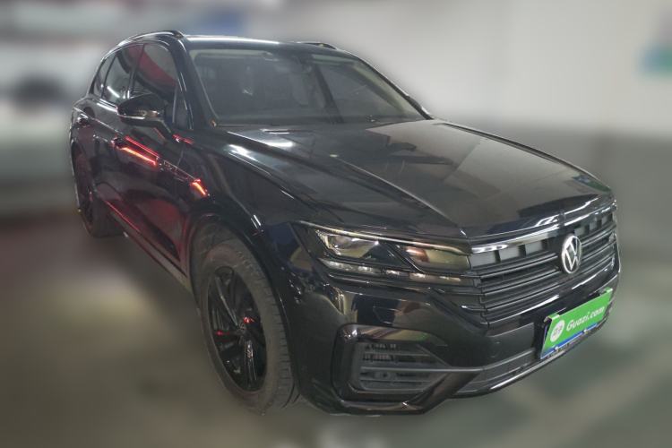 Used Volkswagen Touareg 2022 3.0 TSI Luxury Edition Black Diamond Sport Package Front Right 45 Deg