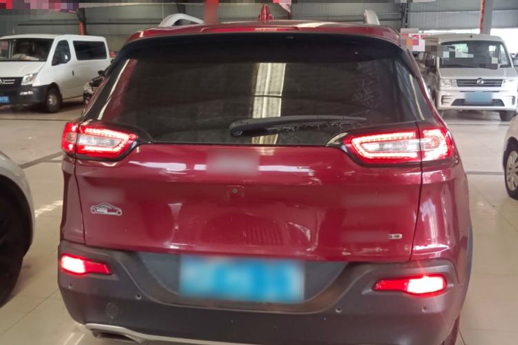 Used Jeep Cherokee 2017 2.4L Leading Edition
