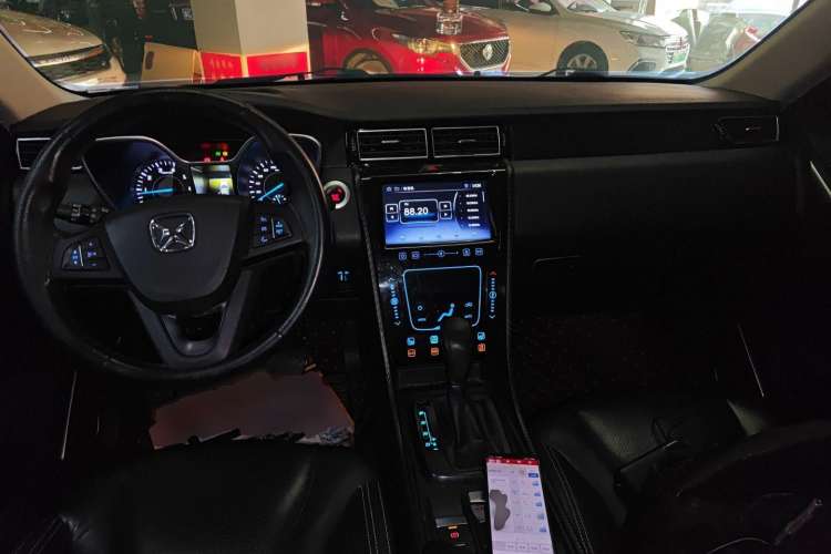 Used JMC Yusheng S330 2016 1.5L GTDi Automatic Two-Wheel Drive Flagship Edition Center Console