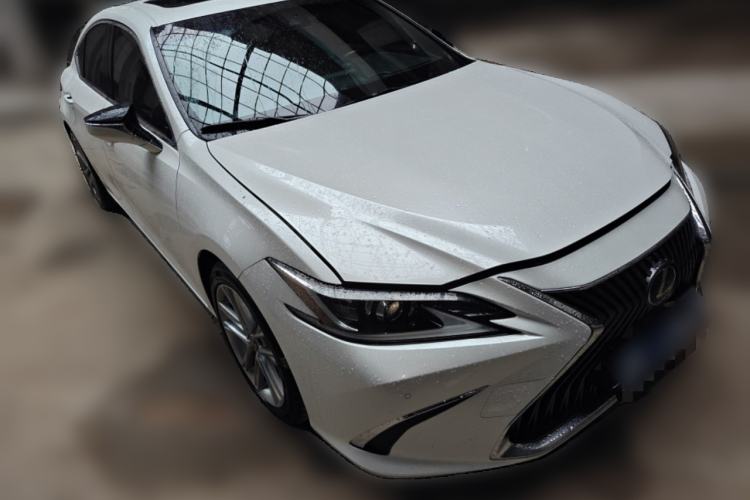 Used Lexus ES 2020 200 Luxury Edition Front Right 45 Deg